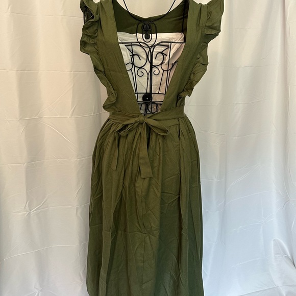 Beautiful dress. New without tags. Never worn - Picture 2 of 7